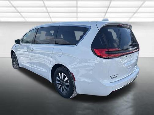 2022 Chrysler Pacifica Hybrid Touring L