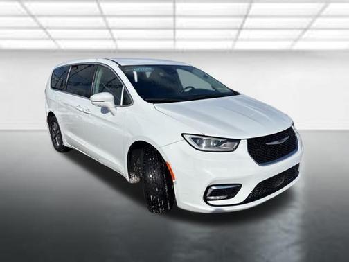 2022 Chrysler Pacifica Hybrid Touring L