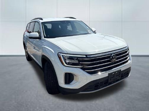 Pure White 2025 Volkswagen Atlas 2.0T SE w/Technology