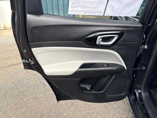 Diamond Black Crystal Pearlcoat 2022 Jeep Compass Limited