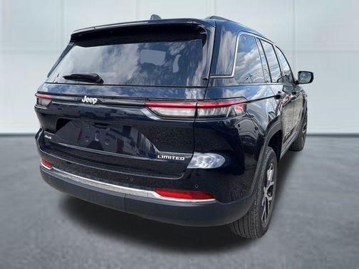 Midnight Sky 2024 Jeep Grand Cherokee Limited