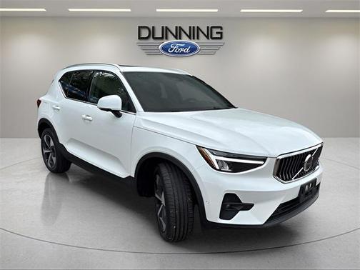 2025 Volvo XC40 B5 Plus Bright Theme
