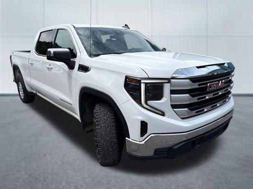 Summit White 2023 GMC Sierra 1500 SLE
