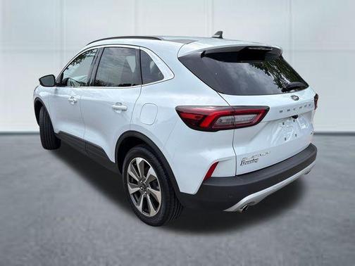 Star White Metallic Tri-Coat 2025 Ford Escape Platinum