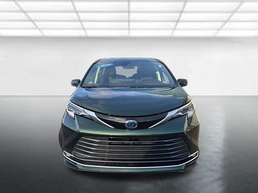 2023 Toyota Sienna Platinum 7 Passenger