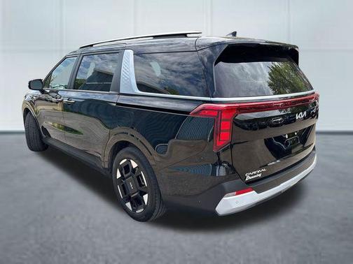 Aurora Black Pearl 2025 Kia Carnival EX