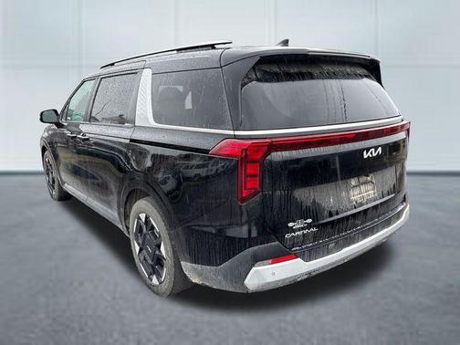 Aurora Black Pearl 2025 Kia Carnival EX