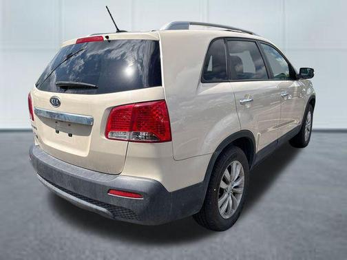 White Sand Beige 2011 Kia Sorento LX