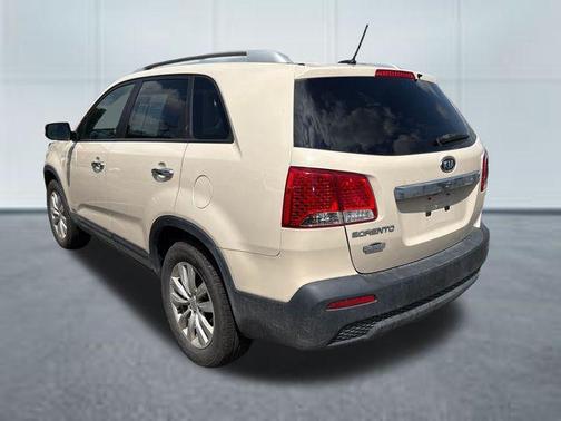White Sand Beige 2011 Kia Sorento LX