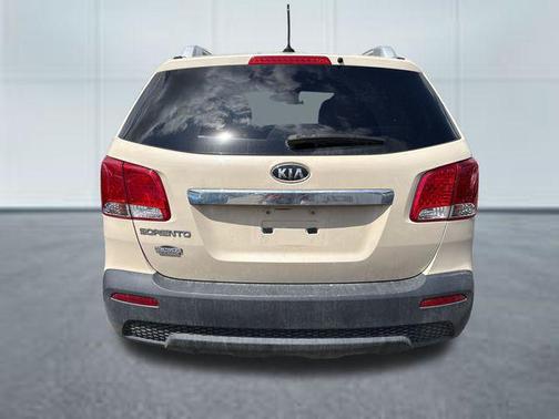 White Sand Beige 2011 Kia Sorento LX