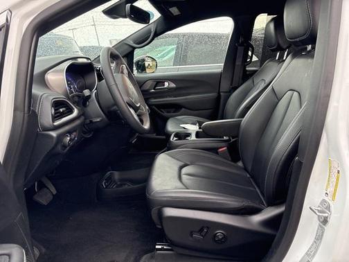 2025 Chrysler Pacifica L