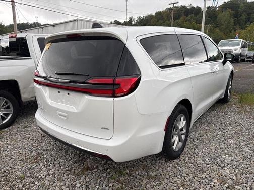 2025 Chrysler Pacifica L