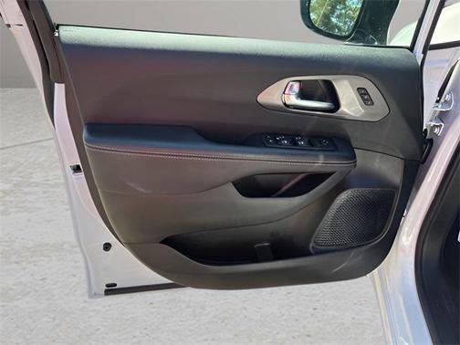 2025 Chrysler Pacifica L