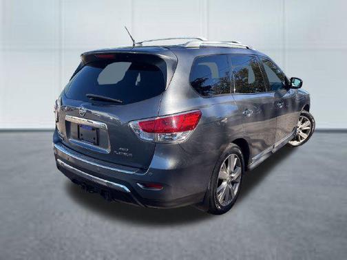 Gun Metallic 2016 Nissan Pathfinder Platinum