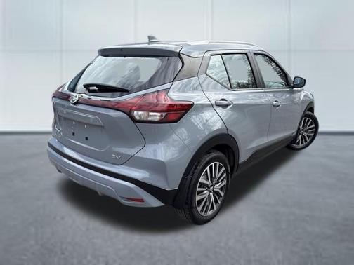 Boulder Gray Pearl 2021 Nissan Kicks SV