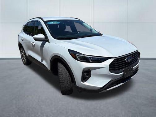 Star White Metallic Tri-Coat 2025 Ford Escape Platinum