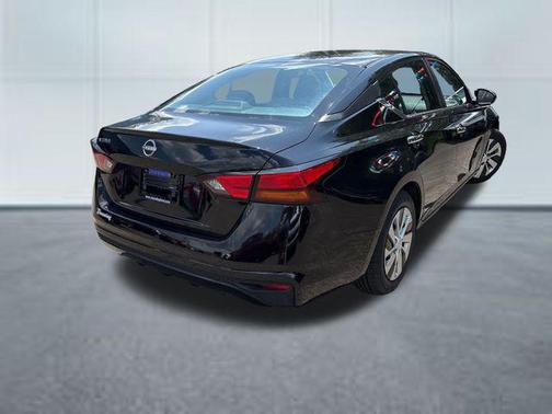 Super Black Clearcoat 2023 Nissan Altima S FWD