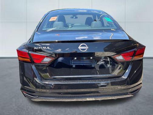 Super Black Clearcoat 2023 Nissan Altima S FWD