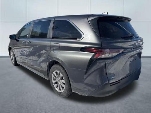 2025 Toyota Sienna LE