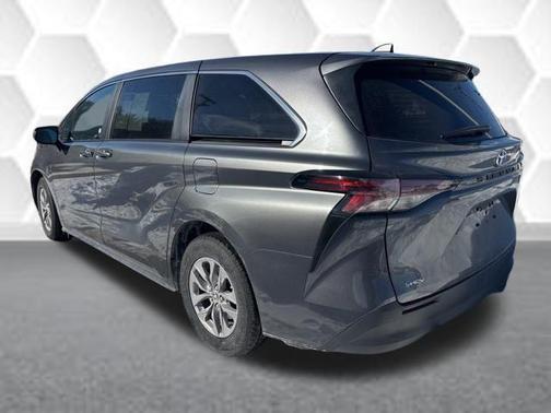 2025 Toyota Sienna LE