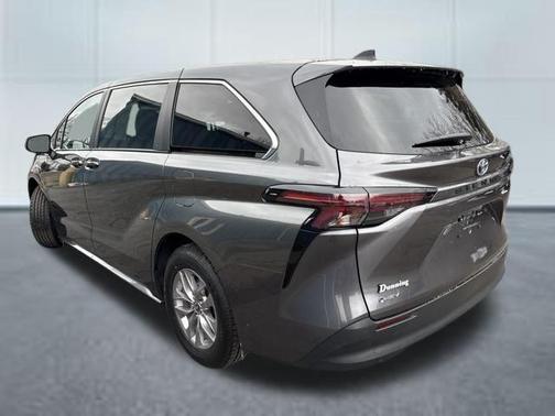 2025 Toyota Sienna LE