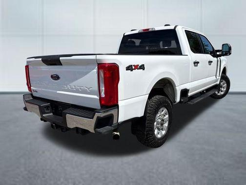 Oxford White 2024 Ford F-250 XLT