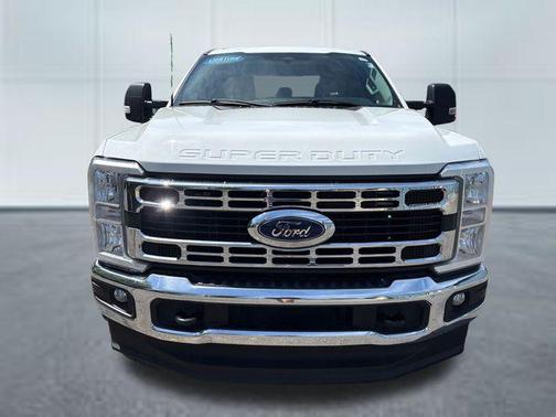 Oxford White 2024 Ford F-250 XLT
