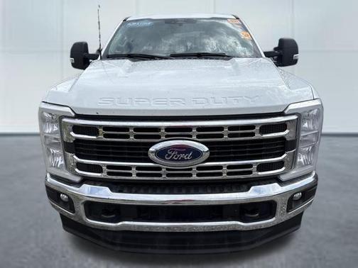 Oxford White 2024 Ford F-250 XLT