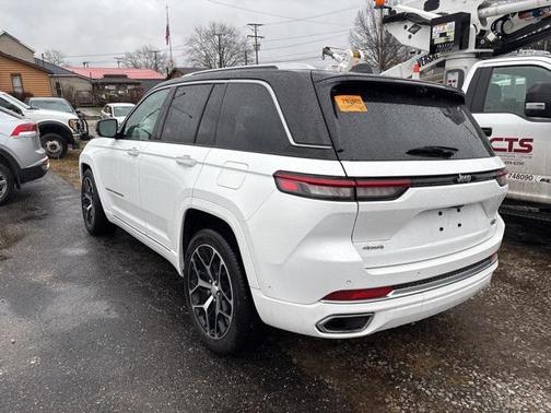 2022 Jeep Grand Cherokee Summit