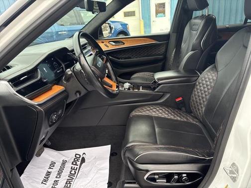 2022 Jeep Grand Cherokee Summit