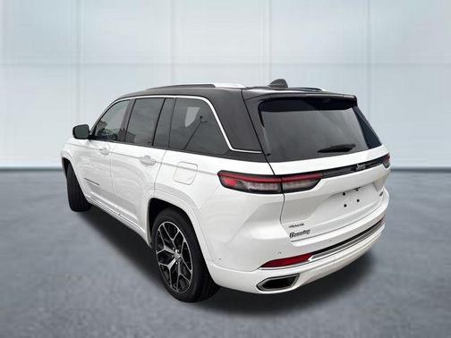 2022 Jeep Grand Cherokee Summit