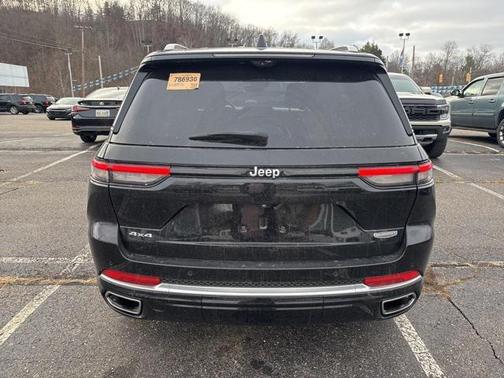 2022 Jeep Grand Cherokee Summit