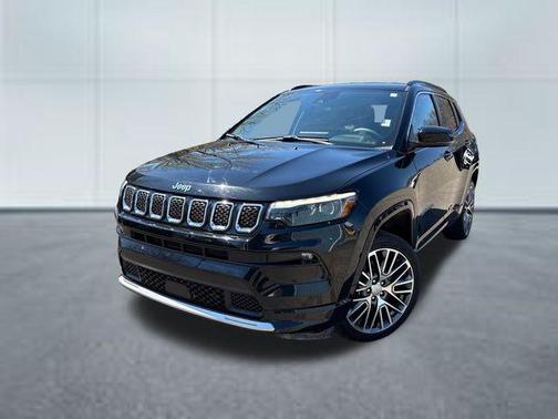 Diamond Black Crystal Pearlcoat 2023 Jeep Compass Limited