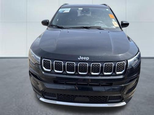 Diamond Black Crystal Pearlcoat 2023 Jeep Compass Limited