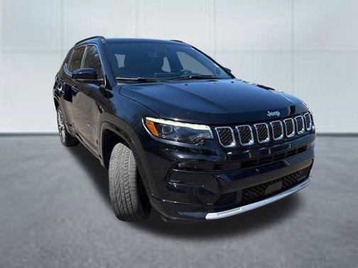 Diamond Black Crystal Pearlcoat 2023 Jeep Compass Limited
