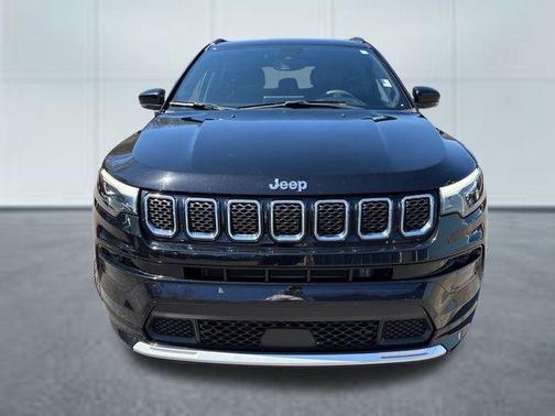 Diamond Black Crystal Pearlcoat 2023 Jeep Compass Limited