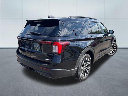 Agate Black Metallic 2026 Ford Explorer ST-Line
