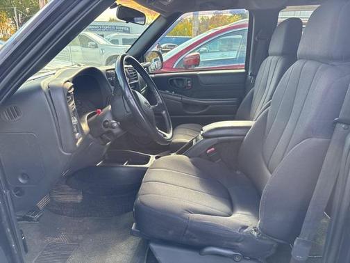 2003 Chevrolet S-10 Base