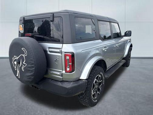 Iconic Silver Metallic 2024 Ford Bronco Outer Banks