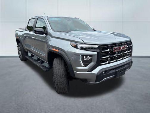 Sterling Metallic 2025 GMC Canyon AT4