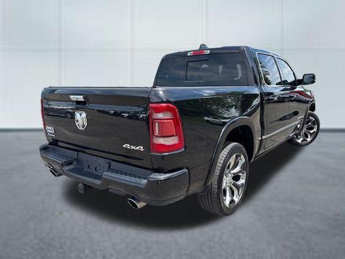 Diamond Black Crystal Pearlcoat 2021 RAM 1500 Longhorn
