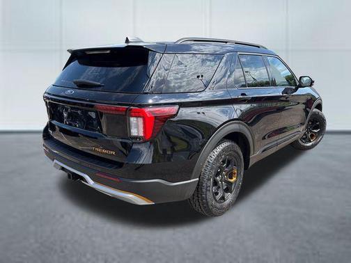 Agate Black Metallic 2026 Ford Explorer Tremor