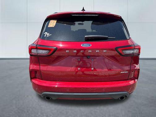 Rapid Red Metallic Tinted Clearcoat 2023 Ford Escape ST-Line