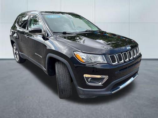 Diamond Black Crystal Pearlcoat 2019 Jeep Compass Limited