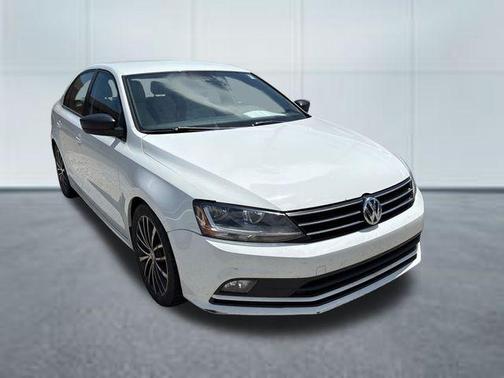Pure White 2017 Volkswagen Jetta 1.8T Sport