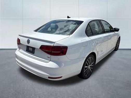 Pure White 2017 Volkswagen Jetta 1.8T Sport