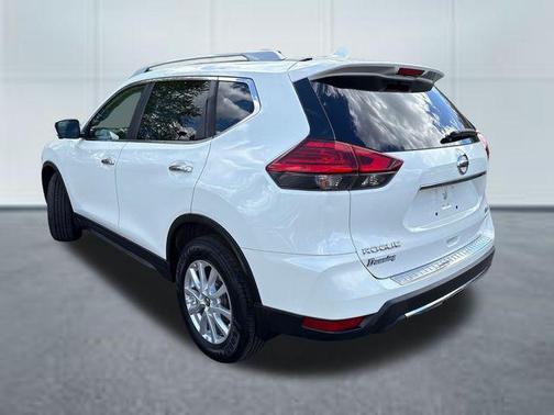 Glacier White 2017 Nissan Rogue SV
