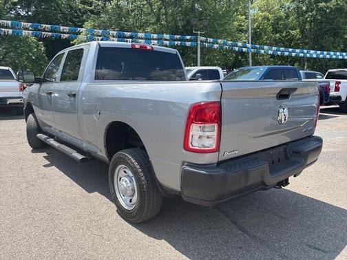 2020 RAM 2500 Tradesman Crew Cab 4X4 6'4' Box
