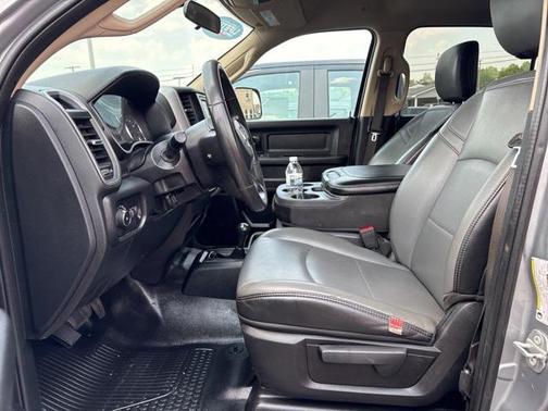 2020 RAM 2500 Tradesman Crew Cab 4X4 6'4' Box