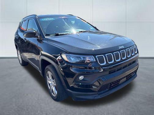 Diamond Black Crystal Pearlcoat 2022 Jeep Compass Latitude